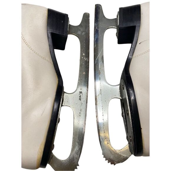 Vintage White Figure Ice Skates Womens Size 9 Made In Canada Winter Snow Sports - Picture 7 of 16
